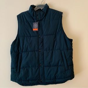 ST. JOHN’S‎ BAY. NWT. Men’s Vest/Gilet. Color is Teal Night. Quilted. Poc…